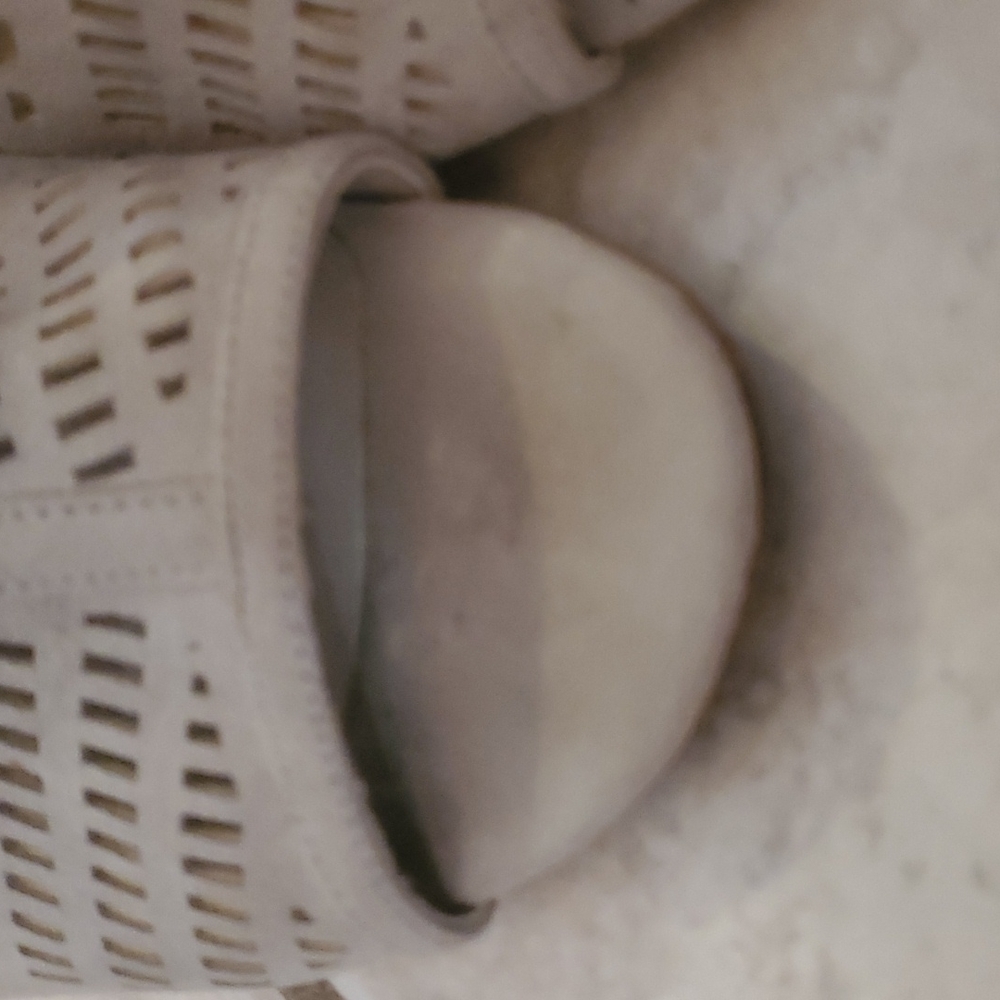 EUC LIKE NEW B.L.E.U Beige Laser Cut Perforated wedge Sandals ROSINA Beige Sz.9 - Picture 4 of 9
